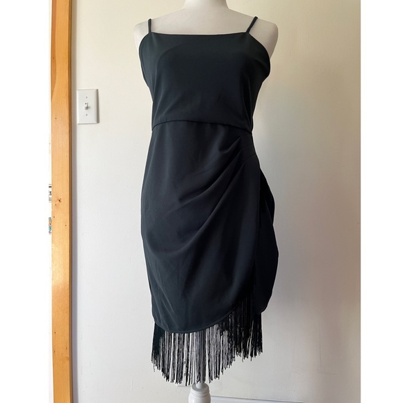 Cocktail dress with fringe and cinched waistline - Picture 1 of 4
